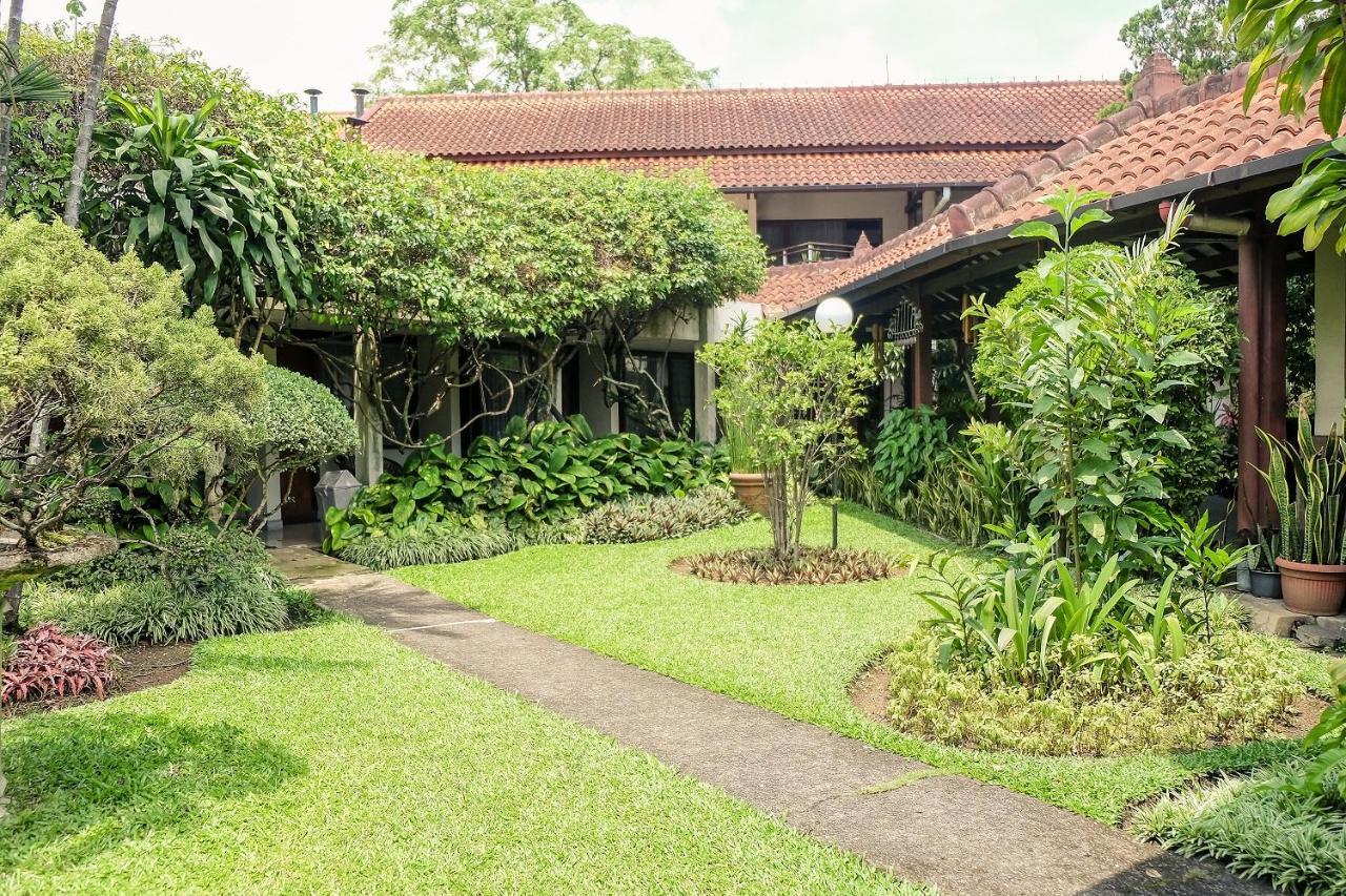 Hotel Bumi Asih Gedung Sate Бандунг Екстер'єр фото